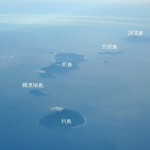 ほぼ真北からみた伊豆諸島の島々。