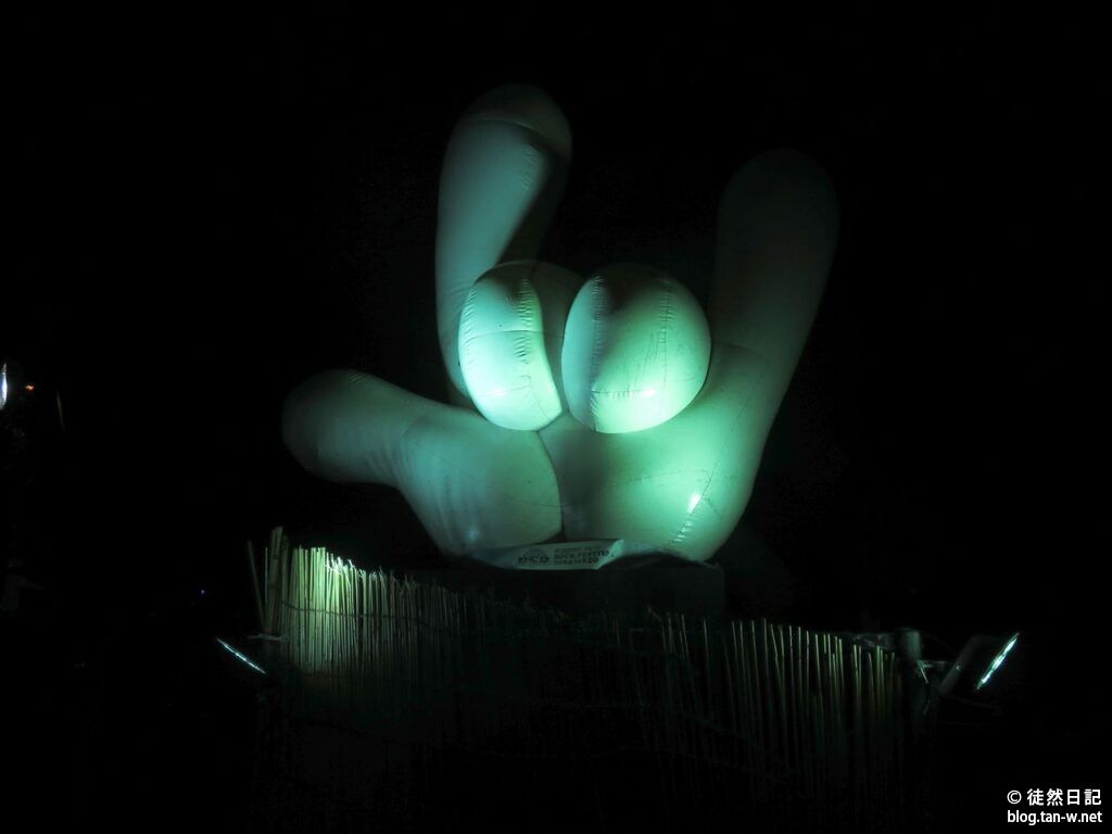 会場内にある”大きな手”