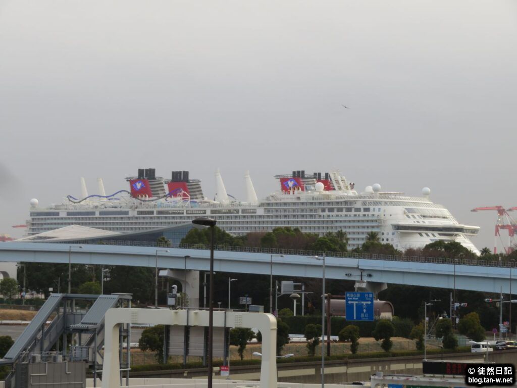 「ディズニーアドベンチャー」